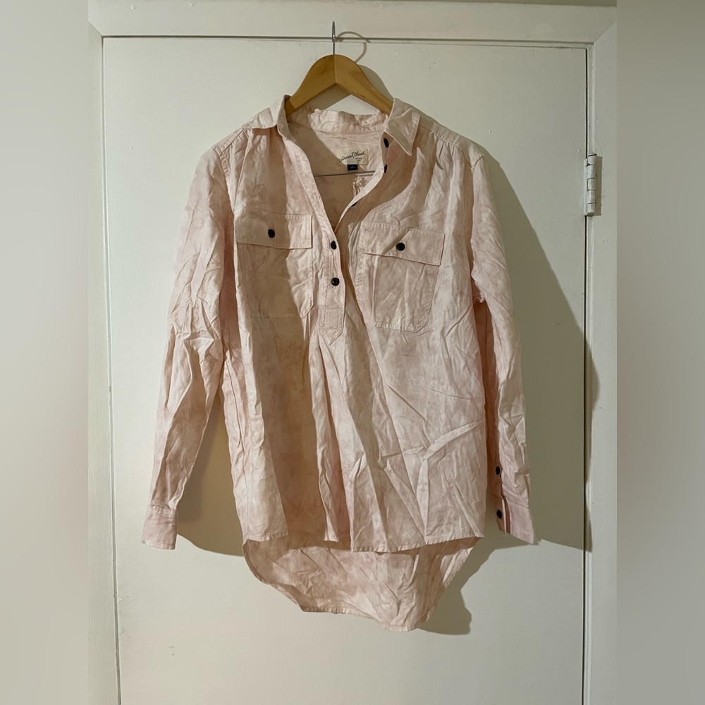 NWOT Universal Thread Women’s Button Pocket Blouse Shirt Blush Pink Size S